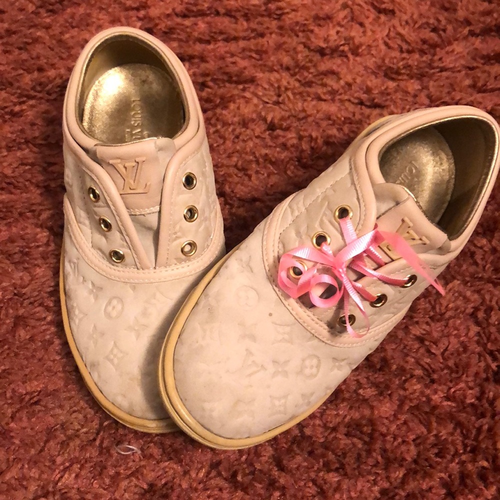 🎉HOST PICK🎉Authentic LV Kids sneakers 👟 2016